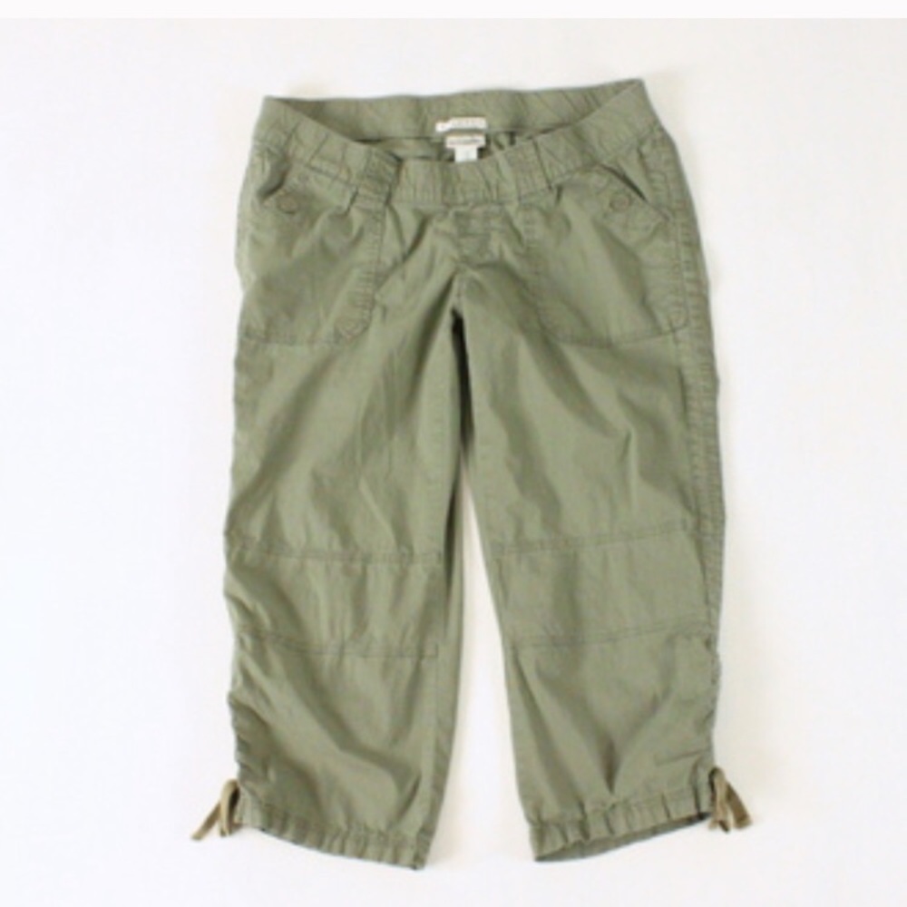 Motherhood Maternity cargo capri pants